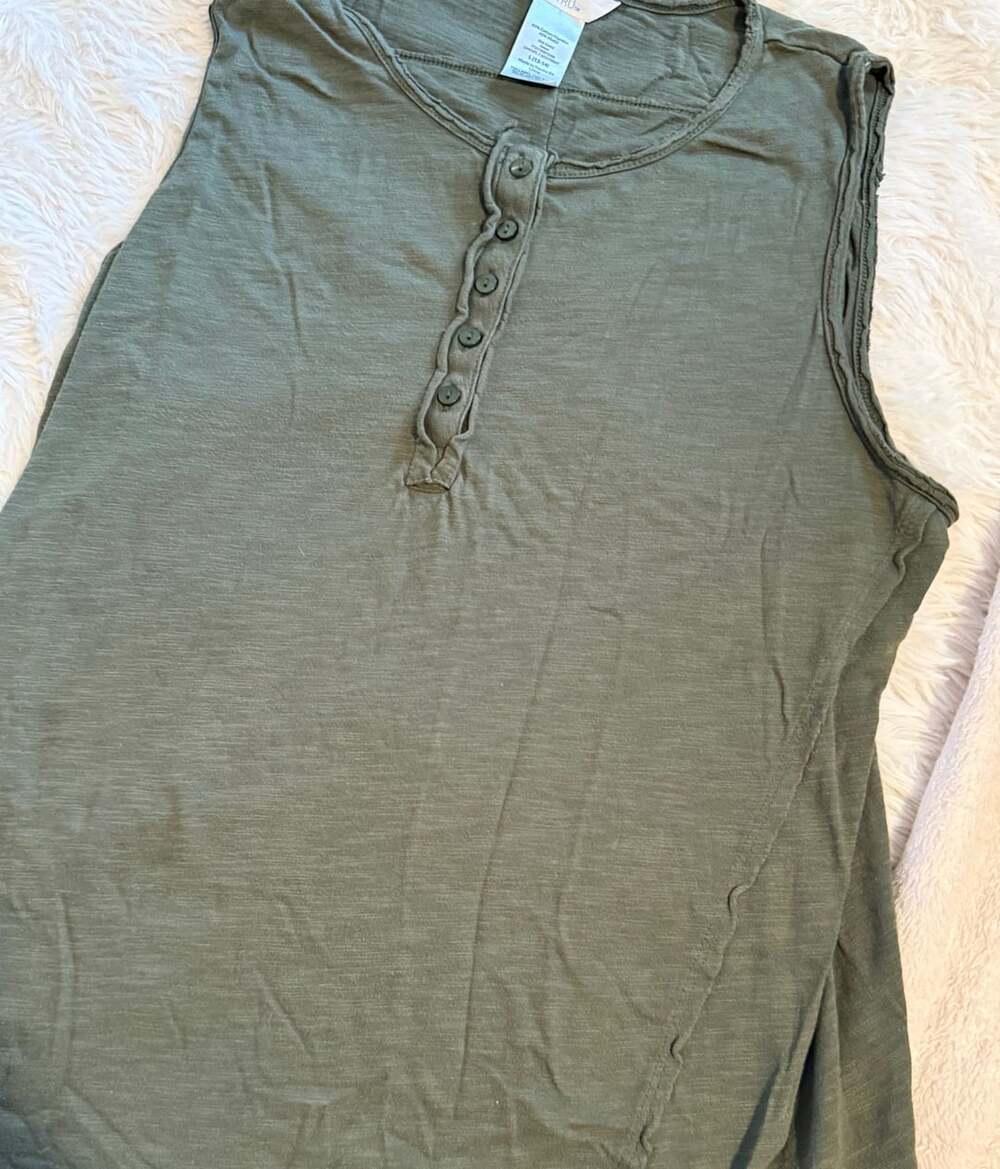 Time and Tru Henley Tank Top Size L (12-14) Green Raw Edge Detail